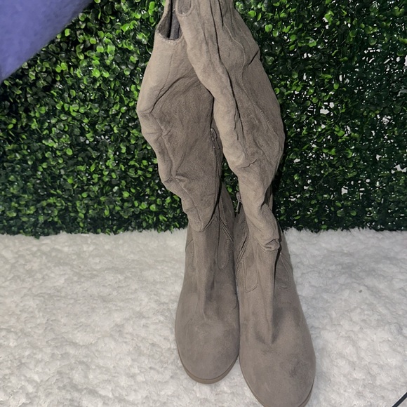 Knee high boots - Picture 3 of 4